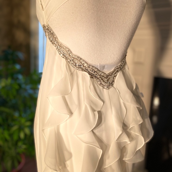 🌻SOLD🌻🌻🌻LAURA PETITES~Gown with Sequin and Ruffle Detail - Picture 10 of 15